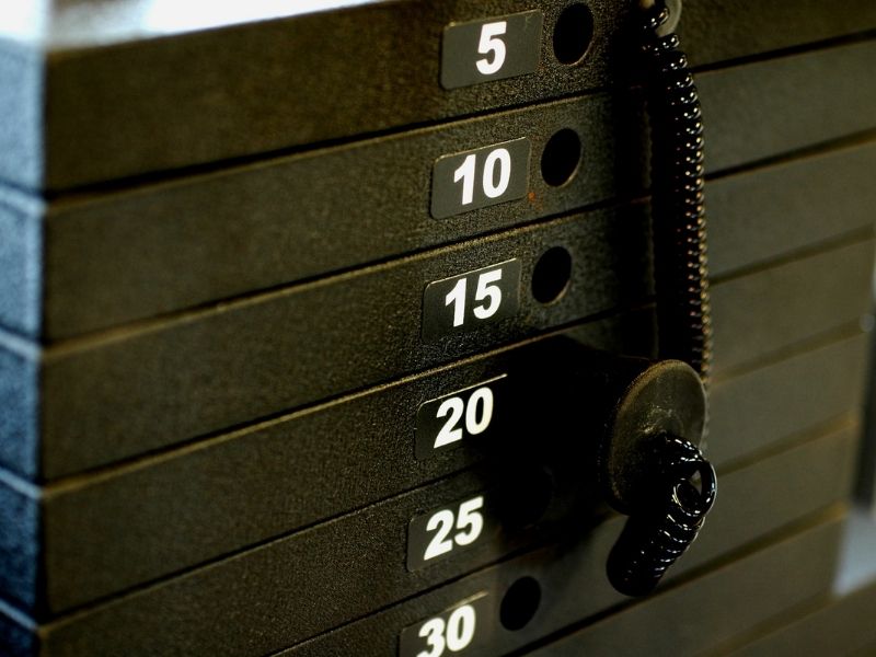 Wszystkie zalety korzystania z Iron Gym w porównaniu z tradycyjnymi maszynami do ćwiczeń
